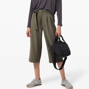 Lululemon • Noir Crop